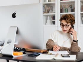 Un expert en communication au travail