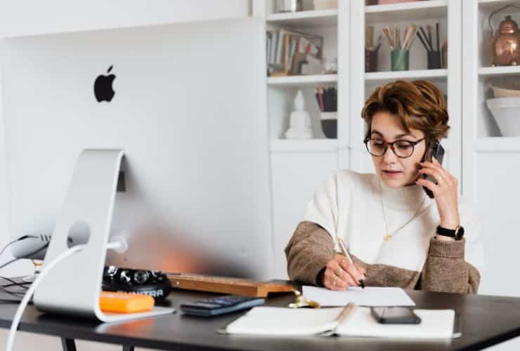 Un expert en communication au travail
