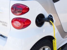 un cable électrique pour une voiture électrique