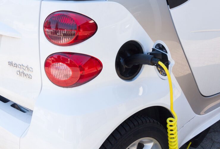 un cable électrique pour une voiture électrique