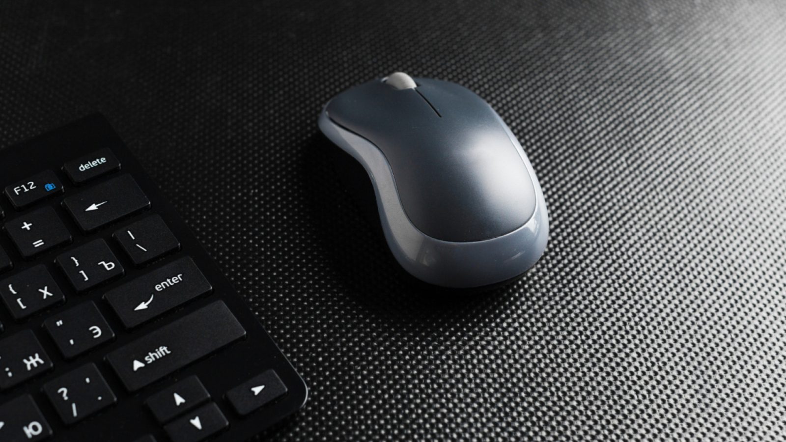 Les avantages des souris sans fil en 2025 : confort et praticité à portée de main