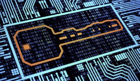 une clé sur un circuit imprimé