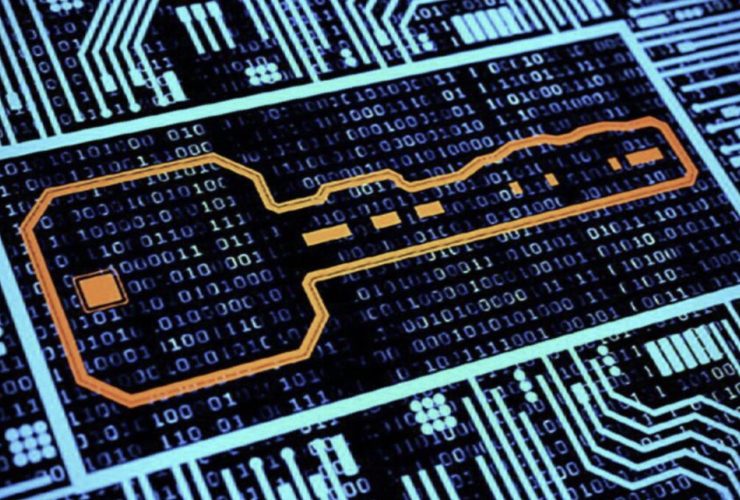 une clé sur un circuit imprimé