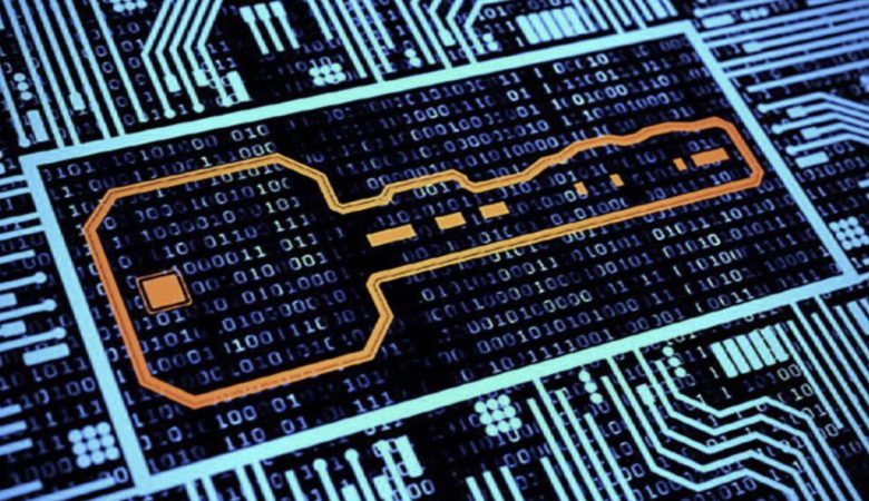 une clé sur un circuit imprimé